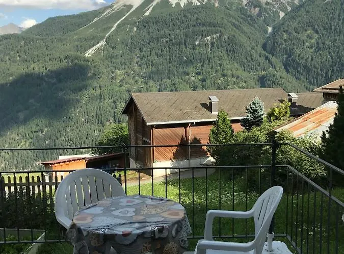 In Mit Panoramablick * Tschlin